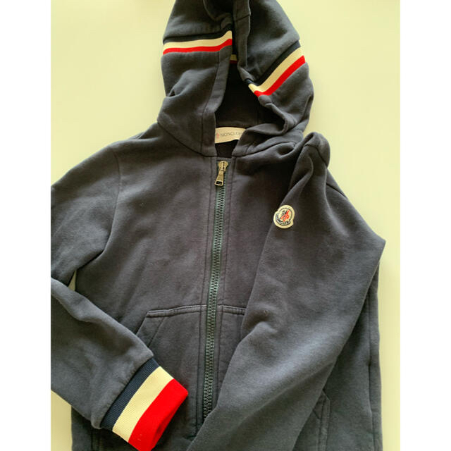 MONCLER(モンクレール)のkids MONCLERパーカーとtシャツ2枚 キッズ/ベビー/マタニティのキッズ服男の子用(90cm~)(ジャケット/上着)の商品写真