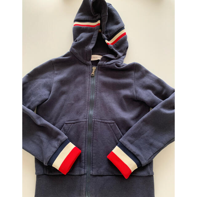 MONCLER(モンクレール)のkids MONCLERパーカーとtシャツ2枚 キッズ/ベビー/マタニティのキッズ服男の子用(90cm~)(ジャケット/上着)の商品写真