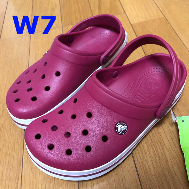 crocs(クロックス)のアウトレット品 クロックス クロックバンド ざくろ W7 23cm〜 レディースの靴/シューズ(サンダル)の商品写真