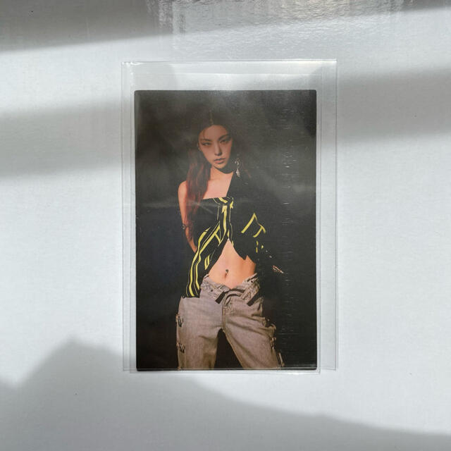 イェジ　トレカ　HIDDEN CARD エンタメ/ホビーのCD(K-POP/アジア)の商品写真
