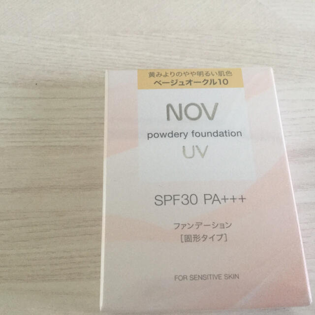 NOV(ノブ)のノブ　新品3300円　パウダリーファンデーションUV  ベージュオークル10  コスメ/美容のベースメイク/化粧品(ファンデーション)の商品写真