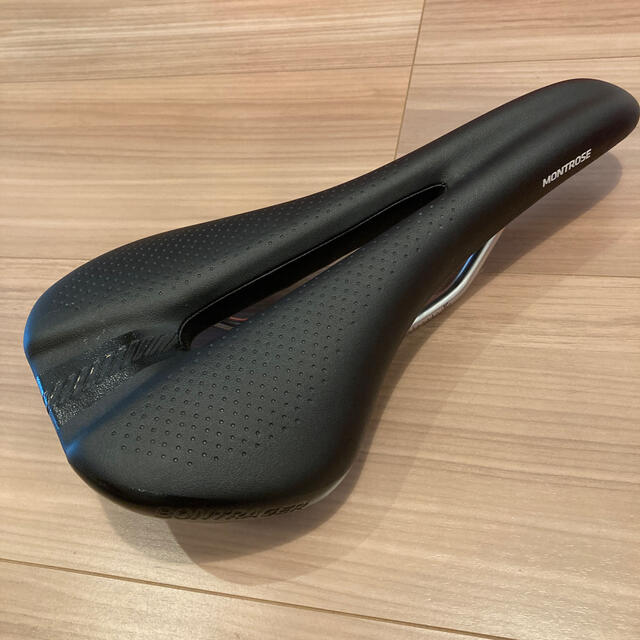 Bontrager Montrose Comp Bike Saddle スポーツ/アウトドアの自転車(パーツ)の商品写真