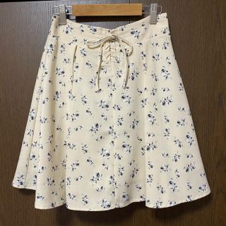 マジェスティックレゴン(MAJESTIC LEGON)のマジェスティックレゴン 花柄スカート アイボリー(ミニスカート)