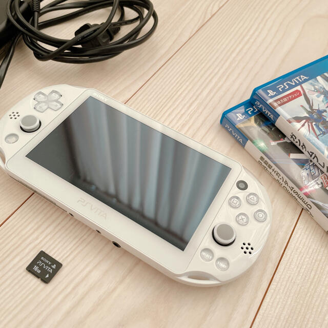 PS Vita（PCH-2000）ガンダムブレイカーモデル 美品