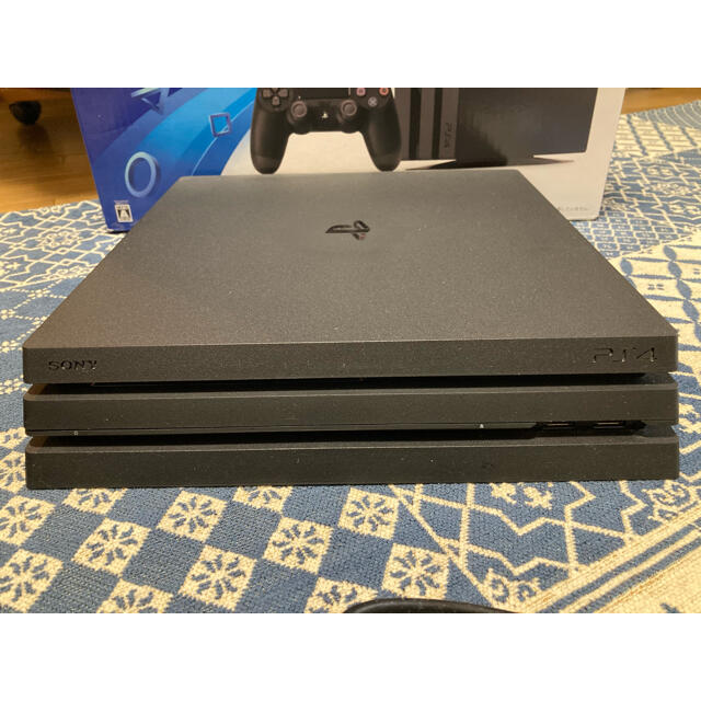 PlayStation4(プレイステーション4)のンバリ様専用　SONY PlayStation4 Pro 本体   エンタメ/ホビーのゲームソフト/ゲーム機本体(家庭用ゲーム機本体)の商品写真