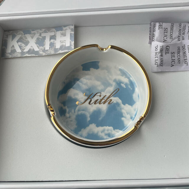 kith 灰皿 10周年記念 ceramic tray【新品・未使用】 インテリア/住まい/日用品のインテリア小物(灰皿)の商品写真