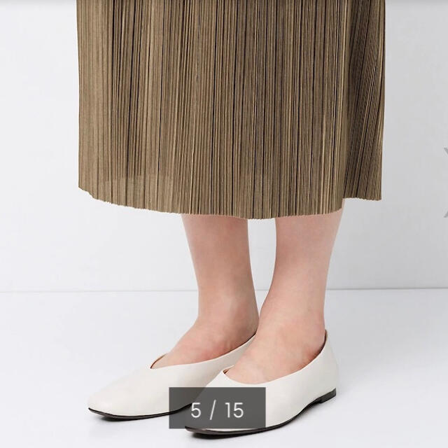 GU(ジーユー)のGU ランダムプリーツナロースカート　ブラウン レディースのスカート(ロングスカート)の商品写真