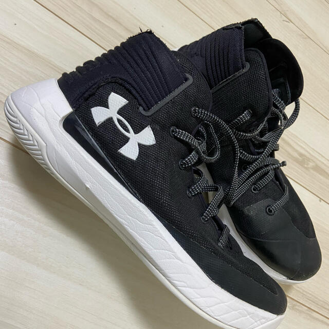 UNDER ARMOUR - UNDER ARMOUR バスケットシューズ 25.5cmの通販 by