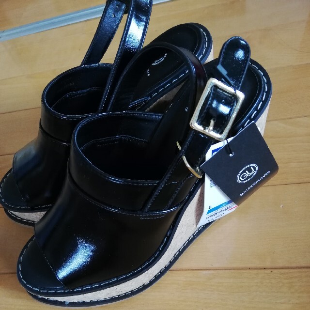 GU(ジーユー)の新品　GU　アンダーカバー　ウェッジソール　サンダル レディースの靴/シューズ(サンダル)の商品写真