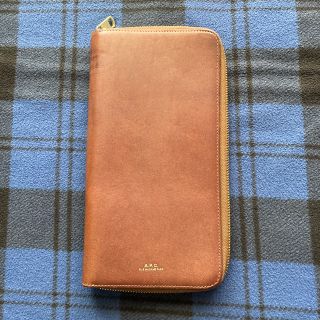 アーペーセー(A.P.C)のA.P.C.本革ジッパーウォレット茶色販売価格税込50750円(長財布)