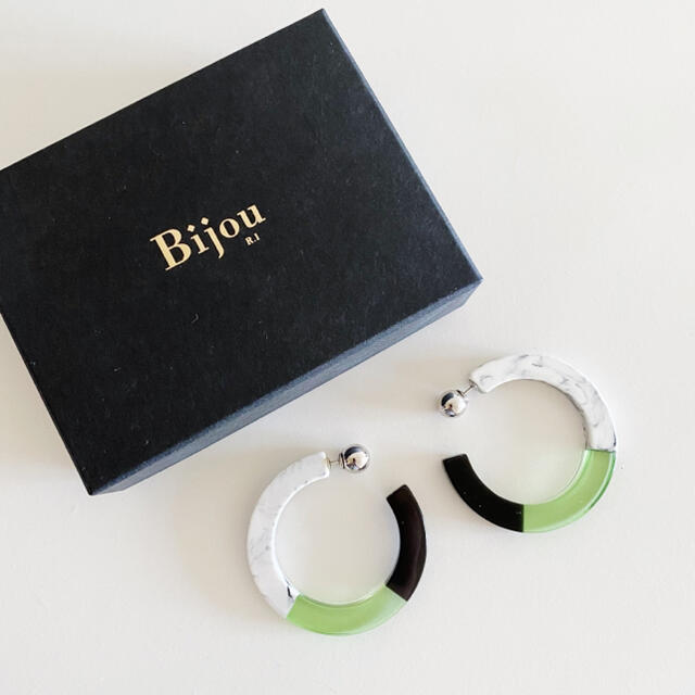 Bijou R.I(ビジューアールアイ)のbijou RI フープピアス レディースのアクセサリー(ピアス)の商品写真