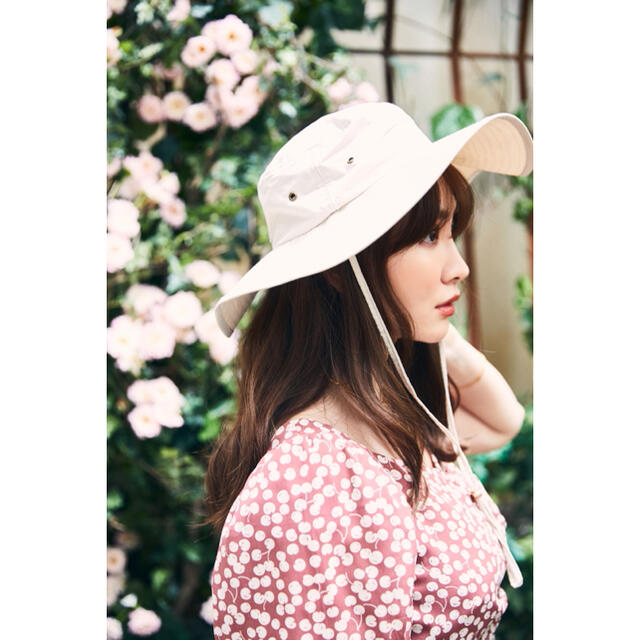 Her lip to ♥︎ Cotton–Nylon Bucket Hat