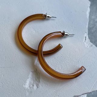 プチプラピアス❤️小ぶり アクリルフープピアス アクセサリー　即日発送★(ピアス)