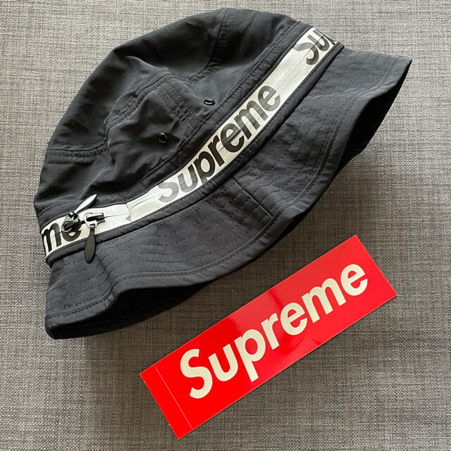 Supreme(シュプリーム)の黒 S/M Supreme Reflective Zip Crusher 新品 メンズの帽子(ハット)の商品写真