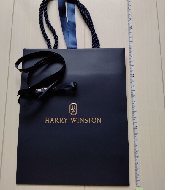 HARRY WINSTON(ハリーウィンストン)のハリーウィストン　紙袋　リボン レディースのバッグ(ショップ袋)の商品写真