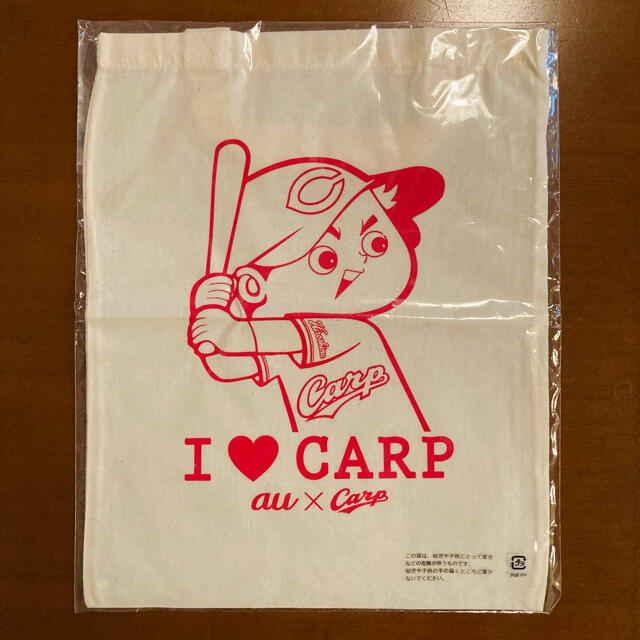 広島東洋カープ(ヒロシマトウヨウカープ)のau × Carp エコバッグ エンタメ/ホビーのコレクション(ノベルティグッズ)の商品写真