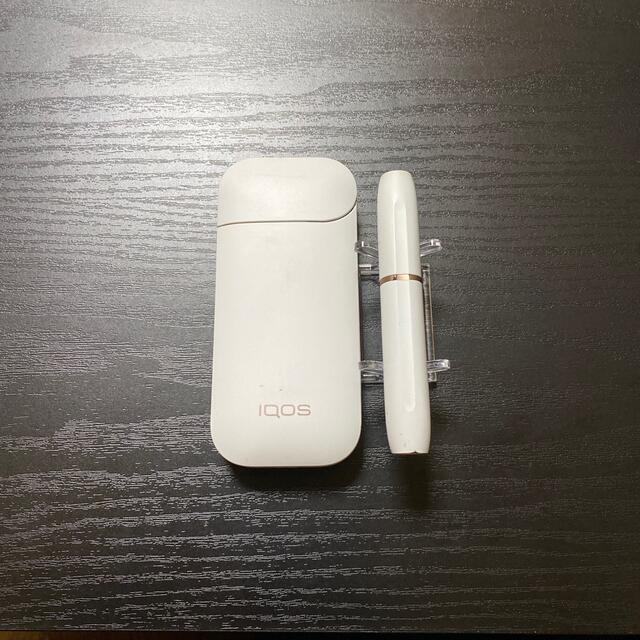 IQOS(アイコス)のA4726番　 アイコス２.４プラス本体ホルダーチャージャーセット　ホワイト メンズのファッション小物(タバコグッズ)の商品写真