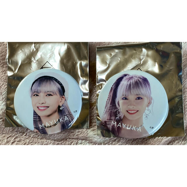 SONY(ソニー)のNiziU マユカ 缶バッジ2つセット エンタメ/ホビーのタレントグッズ(アイドルグッズ)の商品写真