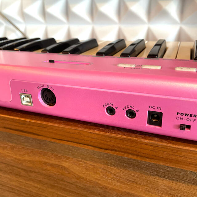 USB MIDIキーボード 49鍵 PINK 楽器の鍵盤楽器(キーボード/シンセサイザー)の商品写真