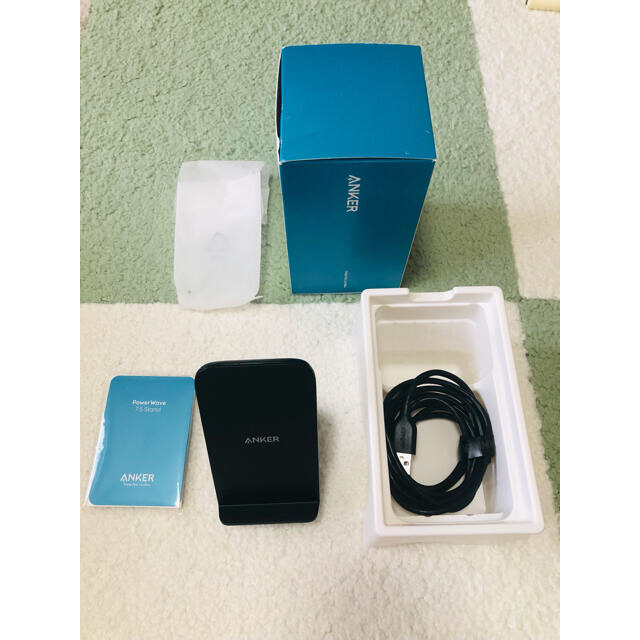 【新品】Anker PowerWave 7.5 Standワイヤレス充電器 スマホ/家電/カメラのスマートフォン/携帯電話(バッテリー/充電器)の商品写真