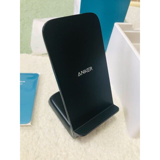 【新品】Anker PowerWave 7.5 Standワイヤレス充電器 スマホ/家電/カメラのスマートフォン/携帯電話(バッテリー/充電器)の商品写真