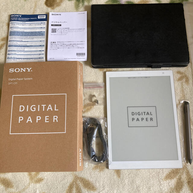 SONY(ソニー)のSONY DIGITAL PAPER デジタルペーパー DPT-CP1 カバー付 スマホ/家電/カメラのPC/タブレット(電子ブックリーダー)の商品写真