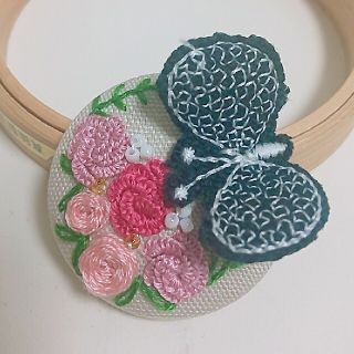 ミナペルホネン(mina perhonen)のミナペルホネン お花の刺繍 ヘアゴム ブローチ ストールピン No.14(コサージュ/ブローチ)