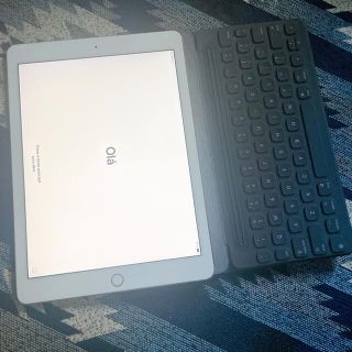 アイパッド(iPad)の(セール)iPad Pro 9.7インチ32GB GOLD (おまけ付き)(タブレット)