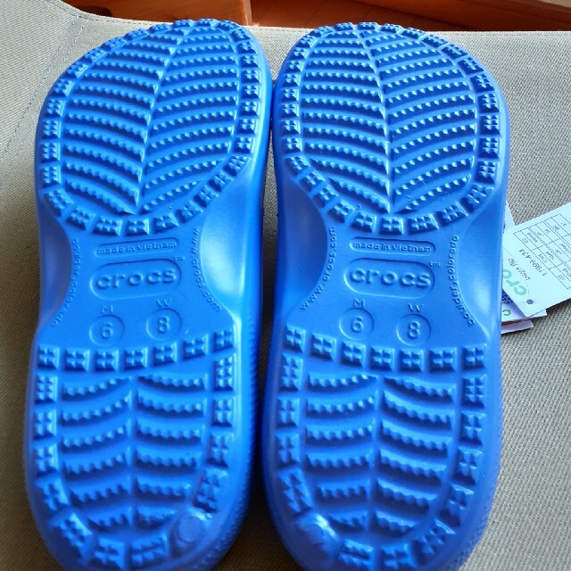 crocs(クロックス)の【新品】クロックスサンダルＷ８ メンズの靴/シューズ(サンダル)の商品写真