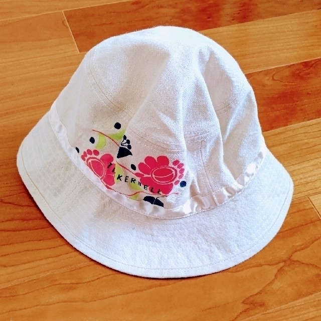 TINKERBELL(ティンカーベル)のホワイトのキッズハット キッズ/ベビー/マタニティのこども用ファッション小物(帽子)の商品写真