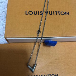 ルイヴィトン(LOUIS VUITTON)のルイヴィトン　ネックレス　エセンシャルv (ネックレス)