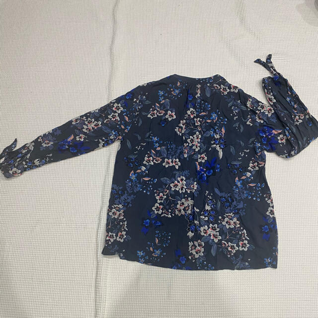 H&M(エイチアンドエム)の可愛い♡H&M 花柄トップス　サイズEUR40 レディースのトップス(カットソー(長袖/七分))の商品写真