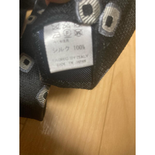 THE SUIT COMPANY(スーツカンパニー)のスーツカンパニー  黒ジオメトリック柄　ネクタイ メンズのファッション小物(ネクタイ)の商品写真