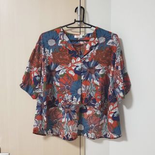 花柄シャツ(赤)(シャツ/ブラウス(半袖/袖なし))