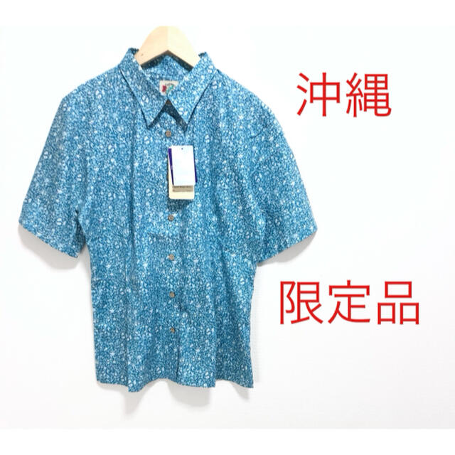 【新品】シャツ ブラウス 青 白 沖縄 希少 春 夏 花柄 シーサー 限定品 レディースのトップス(シャツ/ブラウス(半袖/袖なし))の商品写真