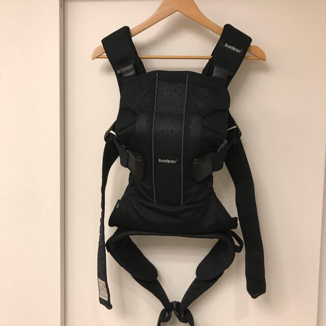 BABYBJORN(ベビービョルン)の美品　綺麗　ベビービョルン　ベビーキャリアONEプラス　エアーメッシュ キッズ/ベビー/マタニティの外出/移動用品(抱っこひも/おんぶひも)の商品写真