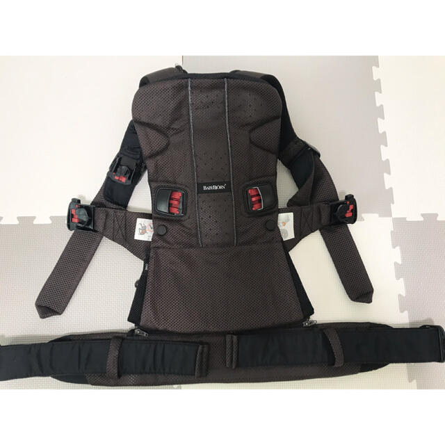 BABYBJORN(ベビービョルン)のBaby Bjorn ベビービョルン One メッシュ　抱っこ紐 キッズ/ベビー/マタニティの外出/移動用品(抱っこひも/おんぶひも)の商品写真