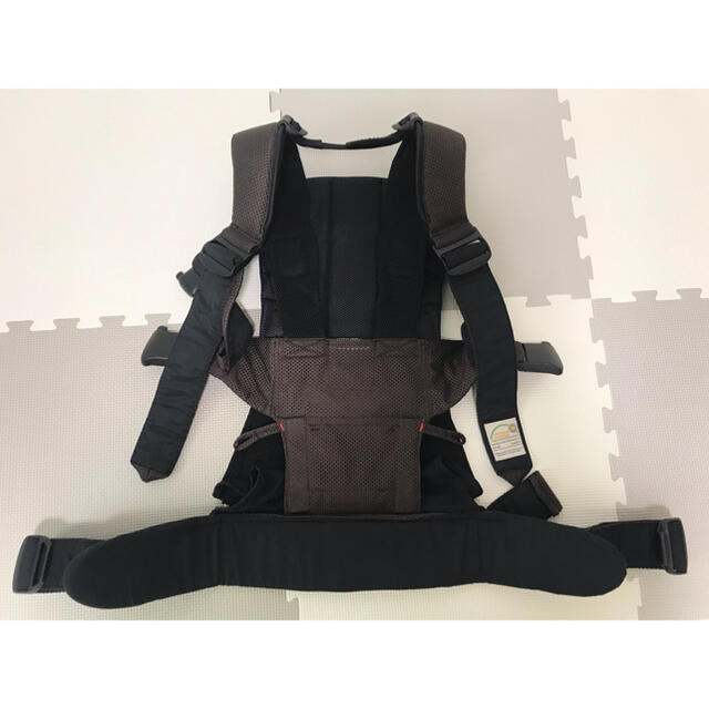 BABYBJORN(ベビービョルン)のBaby Bjorn ベビービョルン One メッシュ　抱っこ紐 キッズ/ベビー/マタニティの外出/移動用品(抱っこひも/おんぶひも)の商品写真