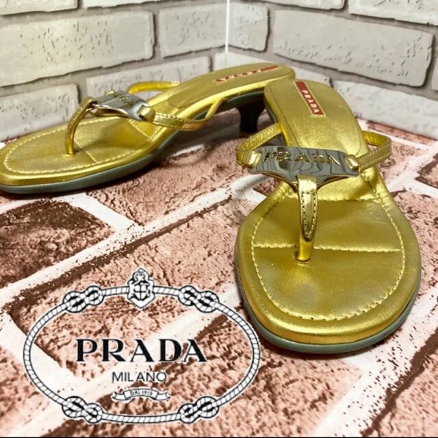 PRADA(プラダ)の【PRADA！ゴージャス！早い物勝ち！】PRADAゴールドローヒールサンダル！ レディースの靴/シューズ(サンダル)の商品写真