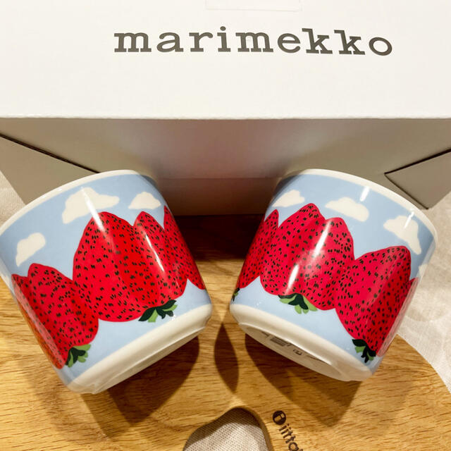 marimekko(マリメッコ)の【大人気完売品】マリメッコラテマグ2点マンシッカ ヴォレットライトブルー×レッド インテリア/住まい/日用品のキッチン/食器(食器)の商品写真