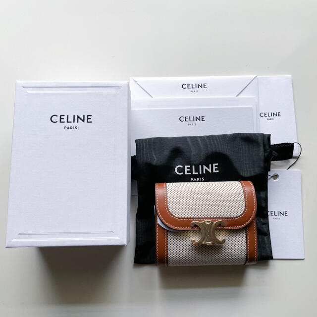 celine(セリーヌ)のCELINE セリーヌ 三つ折り財布 フラップウォレット タン ホワイト 新品 エンタメ/ホビーの本(その他)の商品写真