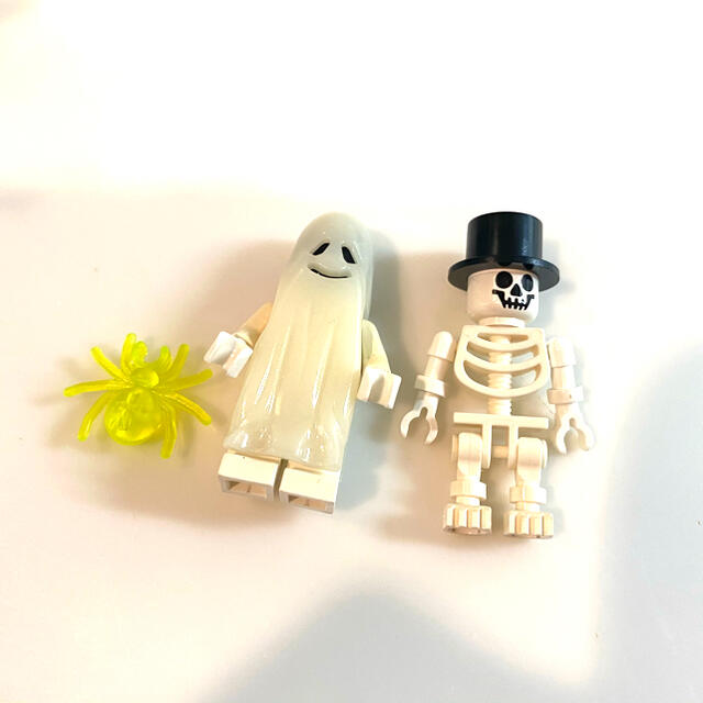 Lego(レゴ)の送料込 レゴ LEGO 時計 目覚まし ミニフィグ ゴースト ガイコツ クモ インテリア/住まい/日用品のインテリア小物(置時計)の商品写真