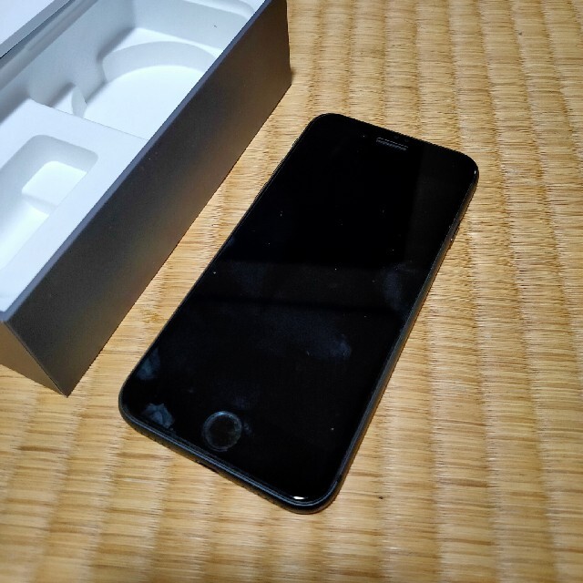 【SIMフリー】iPhone8 64G 美品 付属品未使用 spigen付