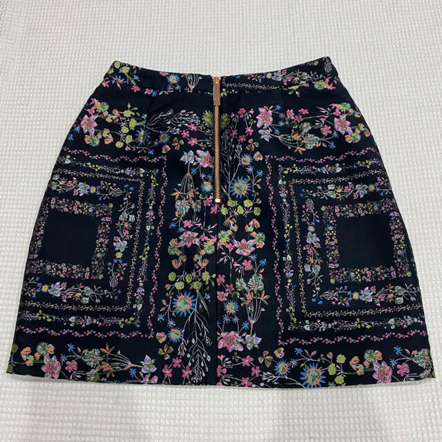 TED BAKER(テッドベイカー)の可愛い♡TED BAKER 花柄ミニスカート　サイズ1 レディースのスカート(ミニスカート)の商品写真