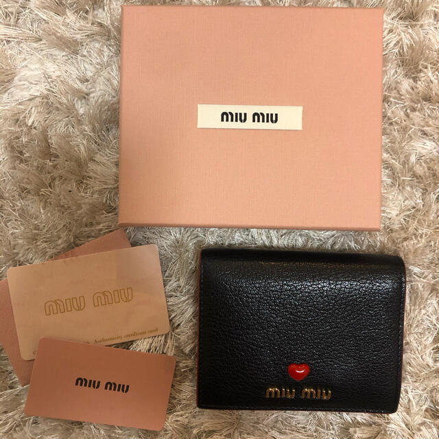 miumiu(ミュウミュウ)のmiumiu マドラスレザー　ハート　財布　二つ折り レディースのファッション小物(財布)の商品写真
