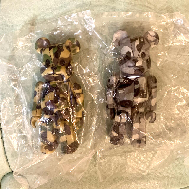 A BATHING APE(アベイシングエイプ)のBE＠RBRICK  ベアブリック　BAPE PLAY 2個セット③ エンタメ/ホビーのフィギュア(その他)の商品写真