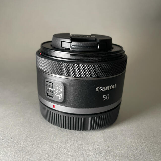 Canon(キヤノン)のキヤノン Canon RF50mm F1.8 STM  スマホ/家電/カメラのカメラ(レンズ(単焦点))の商品写真