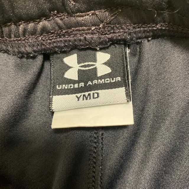 UNDER ARMOUR(アンダーアーマー)のアンダーアーマー　ハーフパンツ　黒　140cm YMD キッズ/ベビー/マタニティのキッズ服男の子用(90cm~)(パンツ/スパッツ)の商品写真