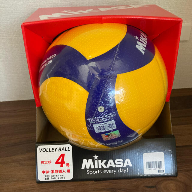 MIKASA(ミカサ)のバレーボール　mikasa 4号球　V400W スポーツ/アウトドアのスポーツ/アウトドア その他(バレーボール)の商品写真