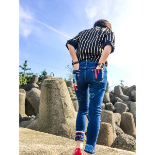 TOYAMAde. スキニージーンズ【ダメージ・ペイント】レディースS〜Mサイズ